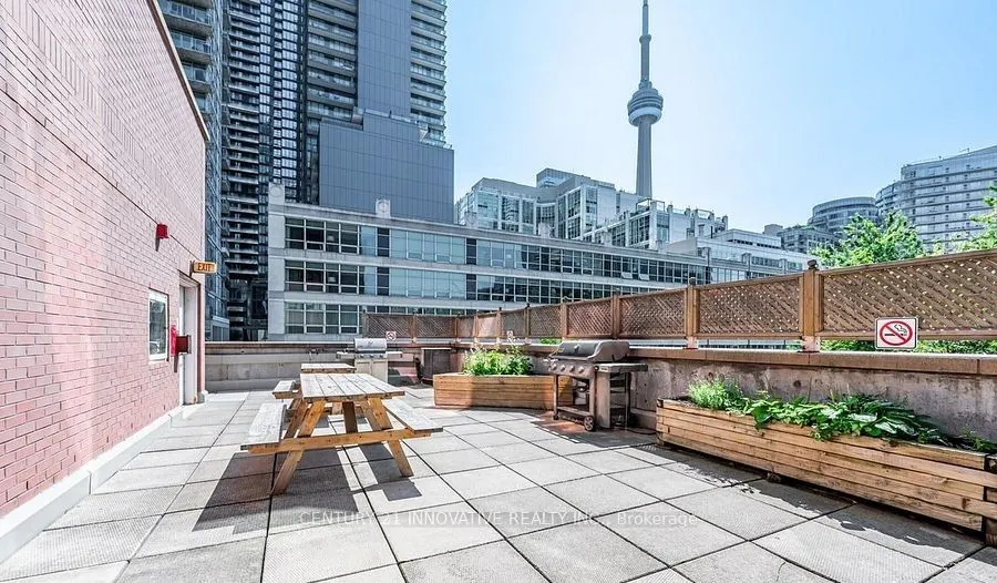 393 King Street W, #302