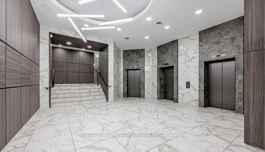 393 King Street W, #302