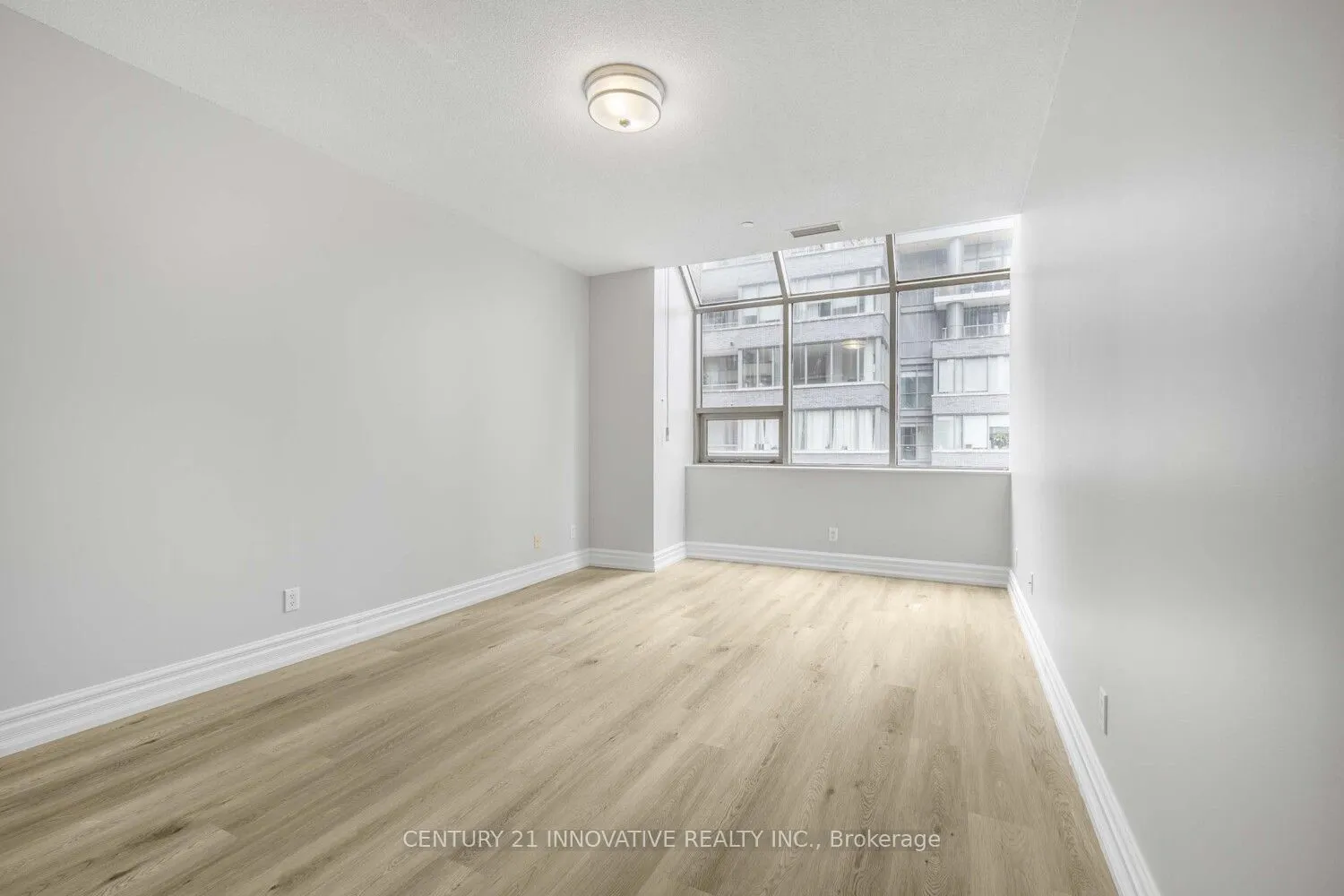 393 King Street W, #302