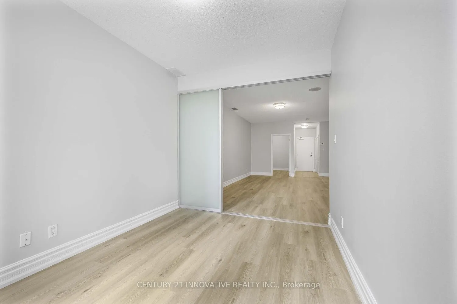 393 King Street W, #302