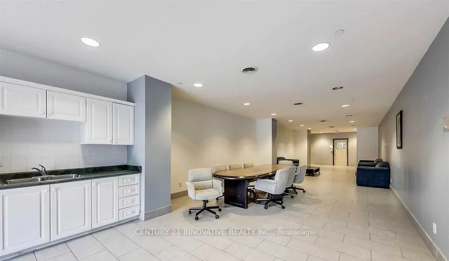393 King Street W, #302