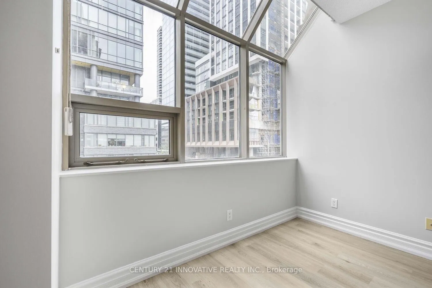 393 King Street W, #302