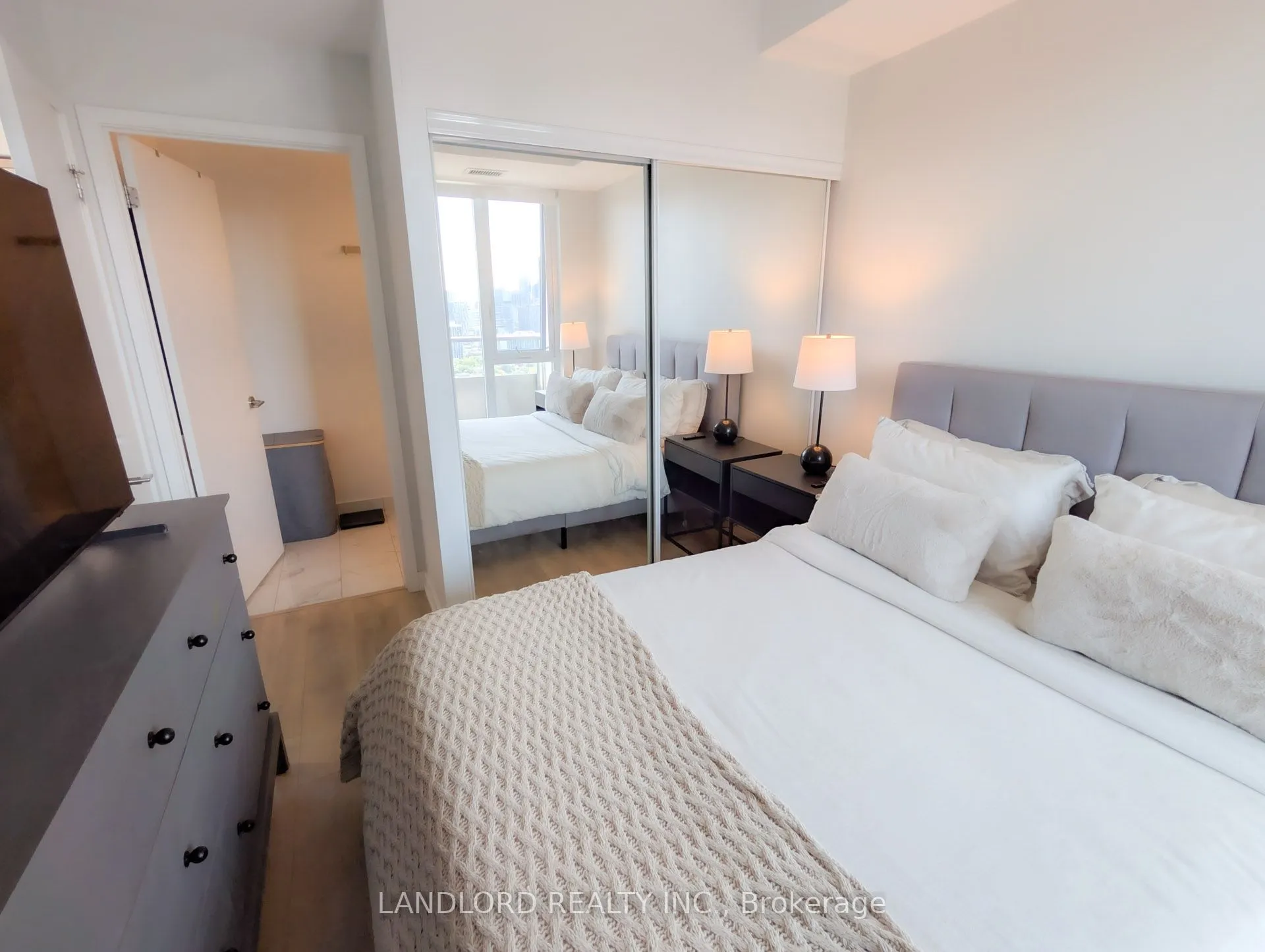 225 Sumach Street, #2809