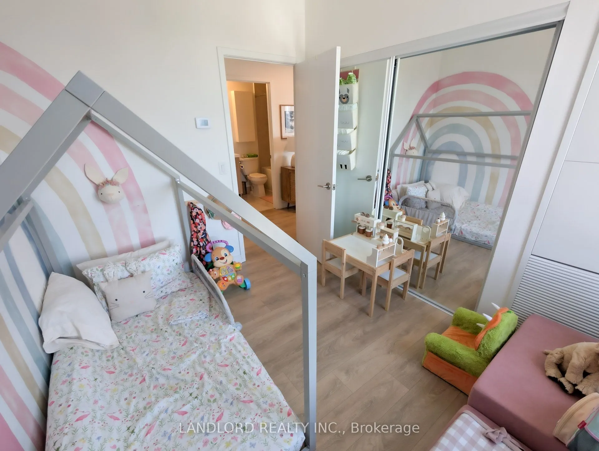 225 Sumach Street, #2809