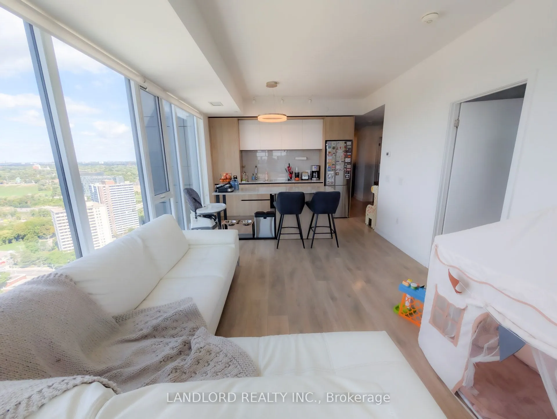 225 Sumach Street, #2809