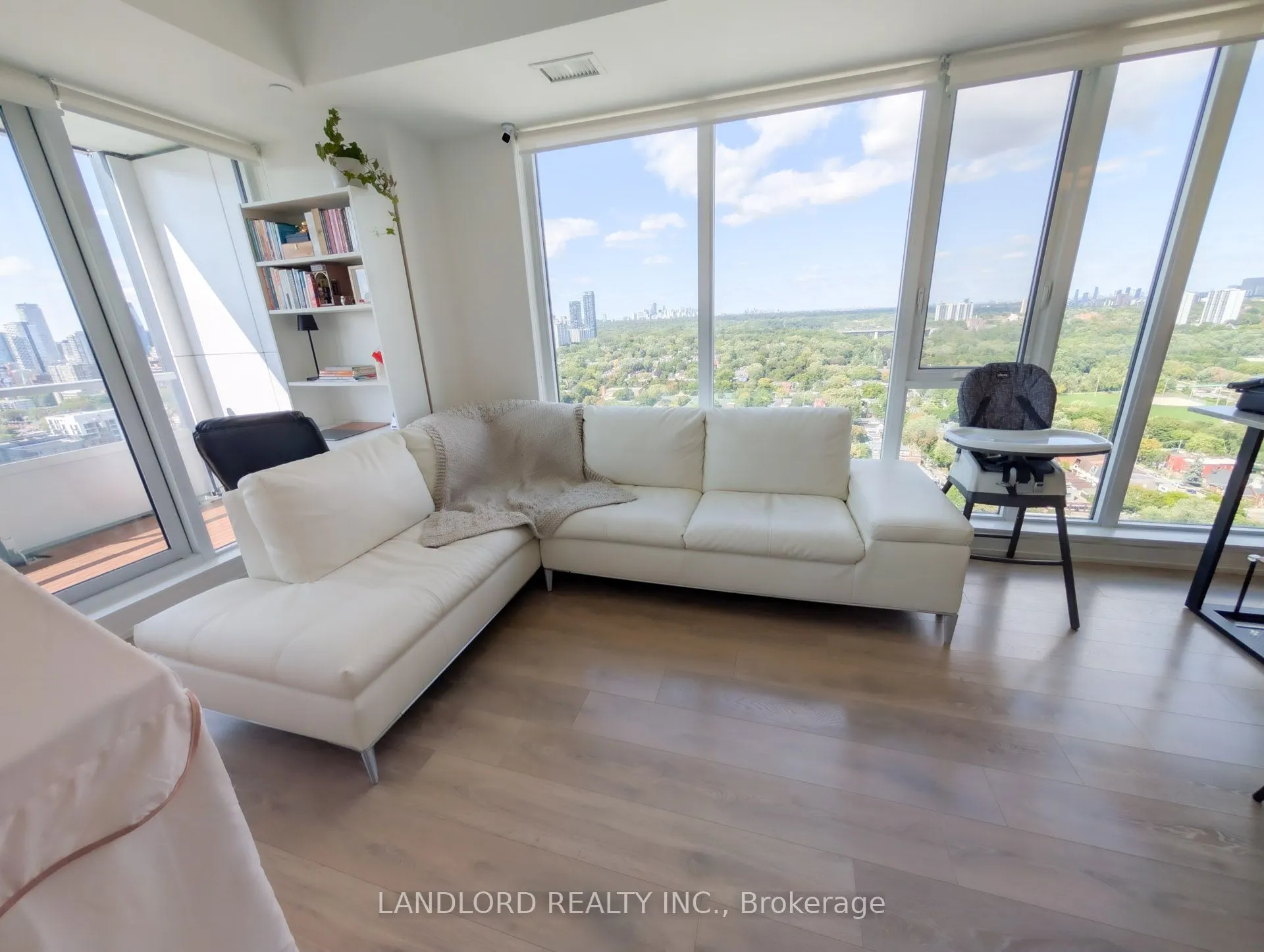 225 Sumach Street, #2809