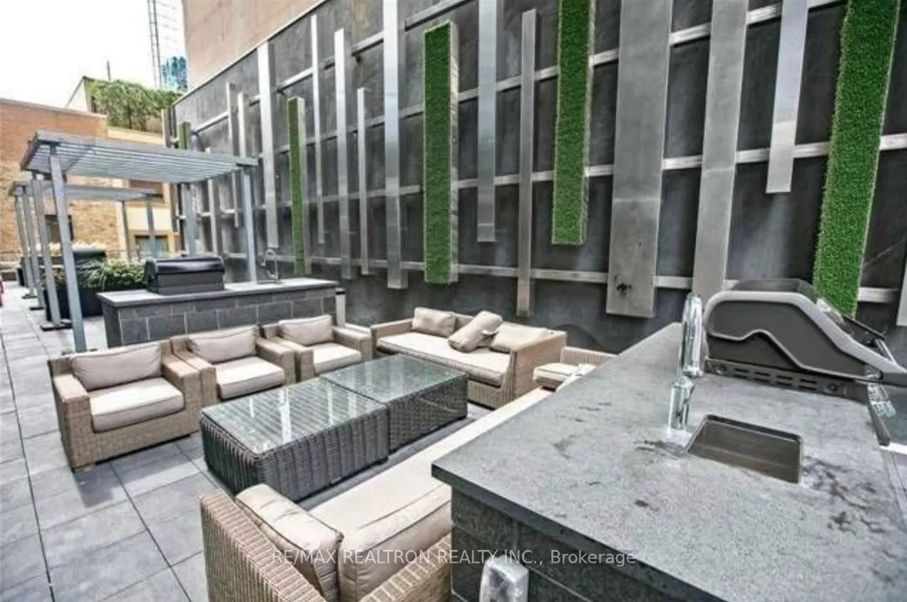 15 Grenville Street, #410