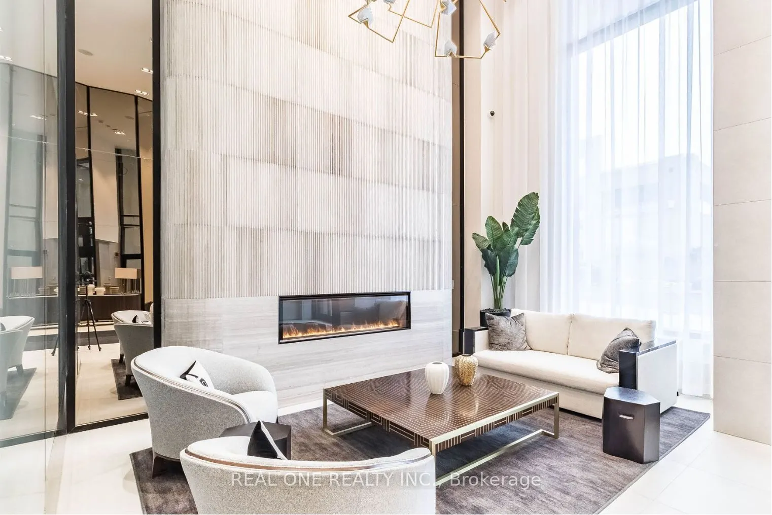 2020 Bathurst Street, #818