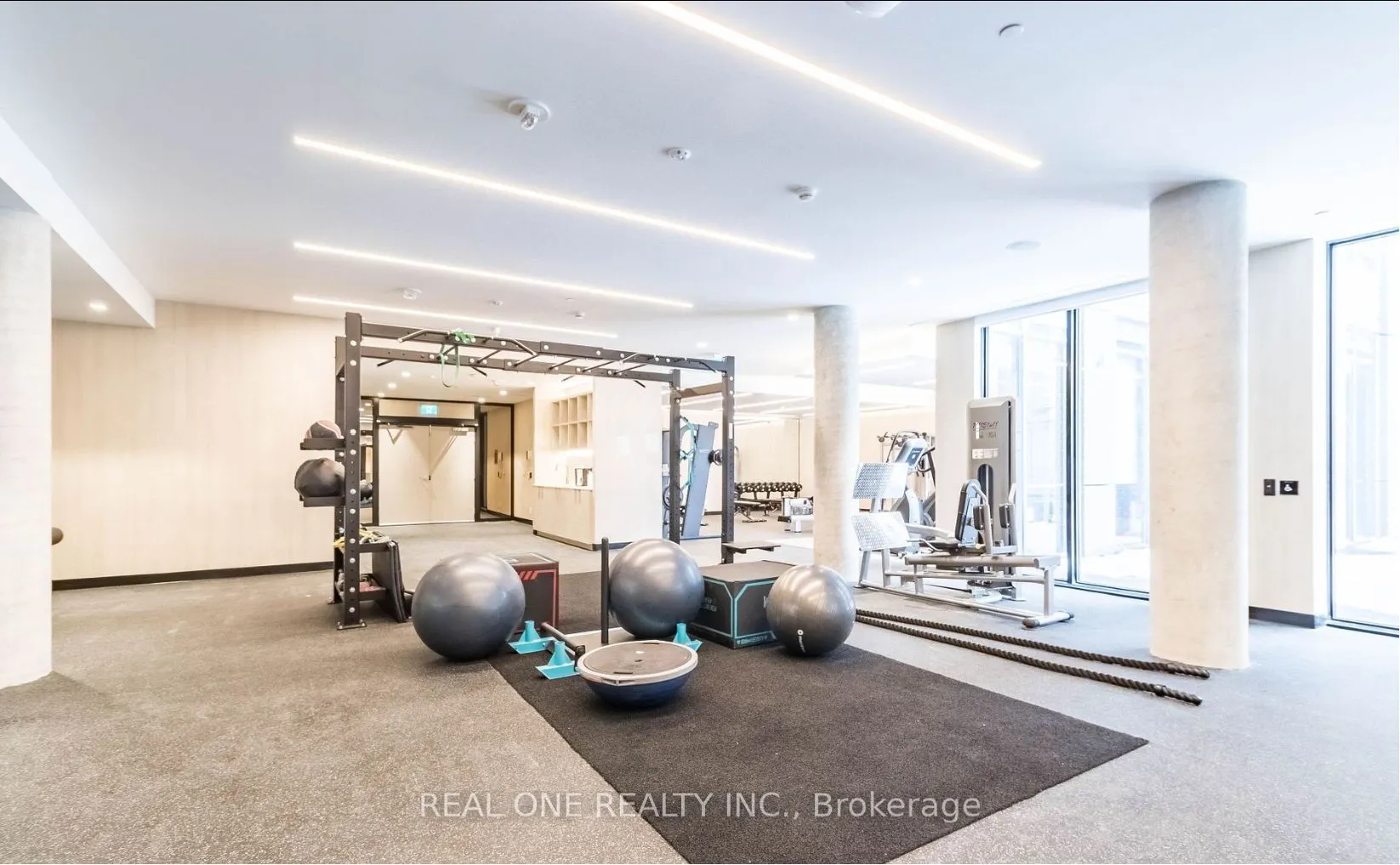 2020 Bathurst Street, #818