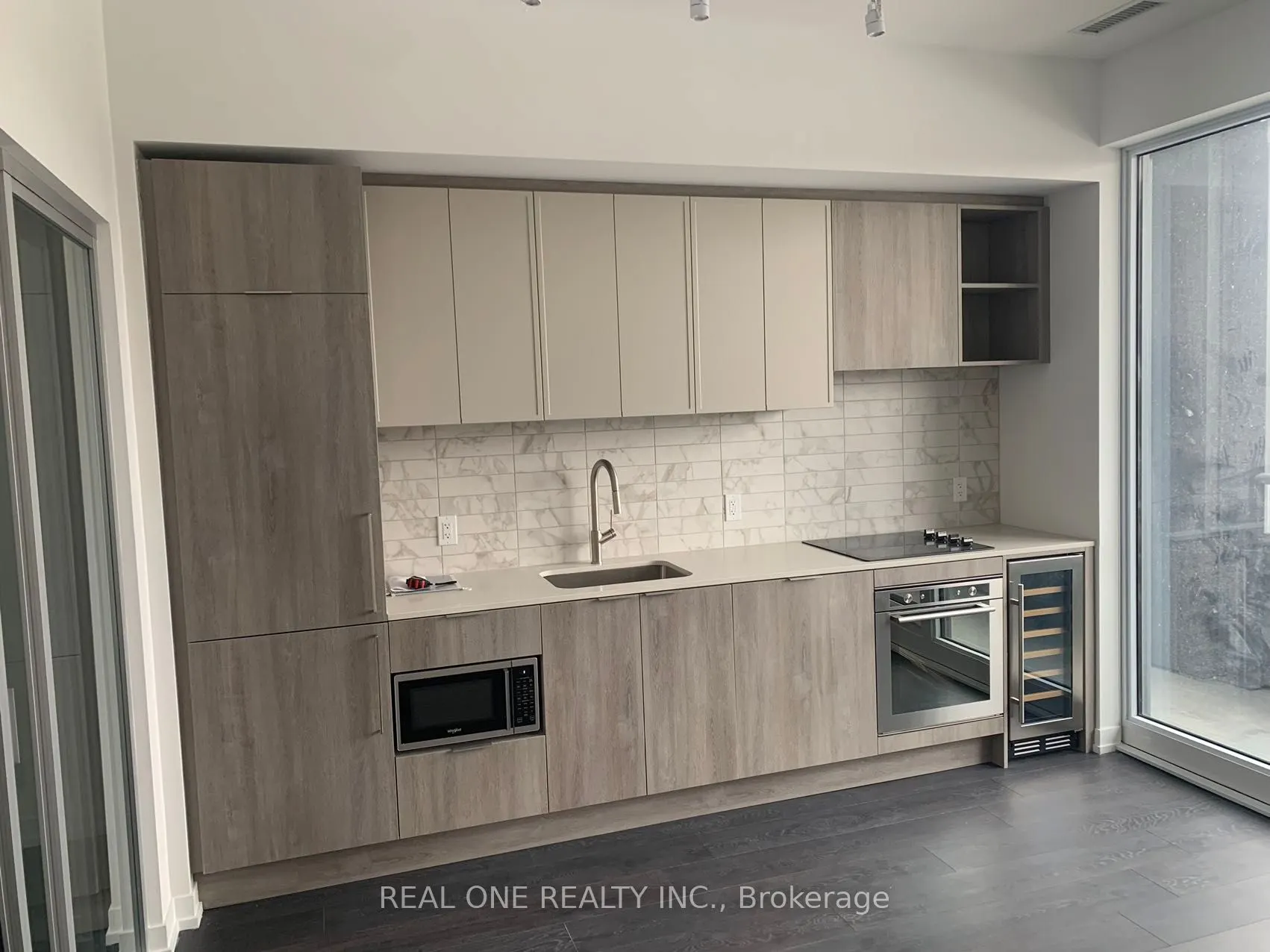 2020 Bathurst Street, #818