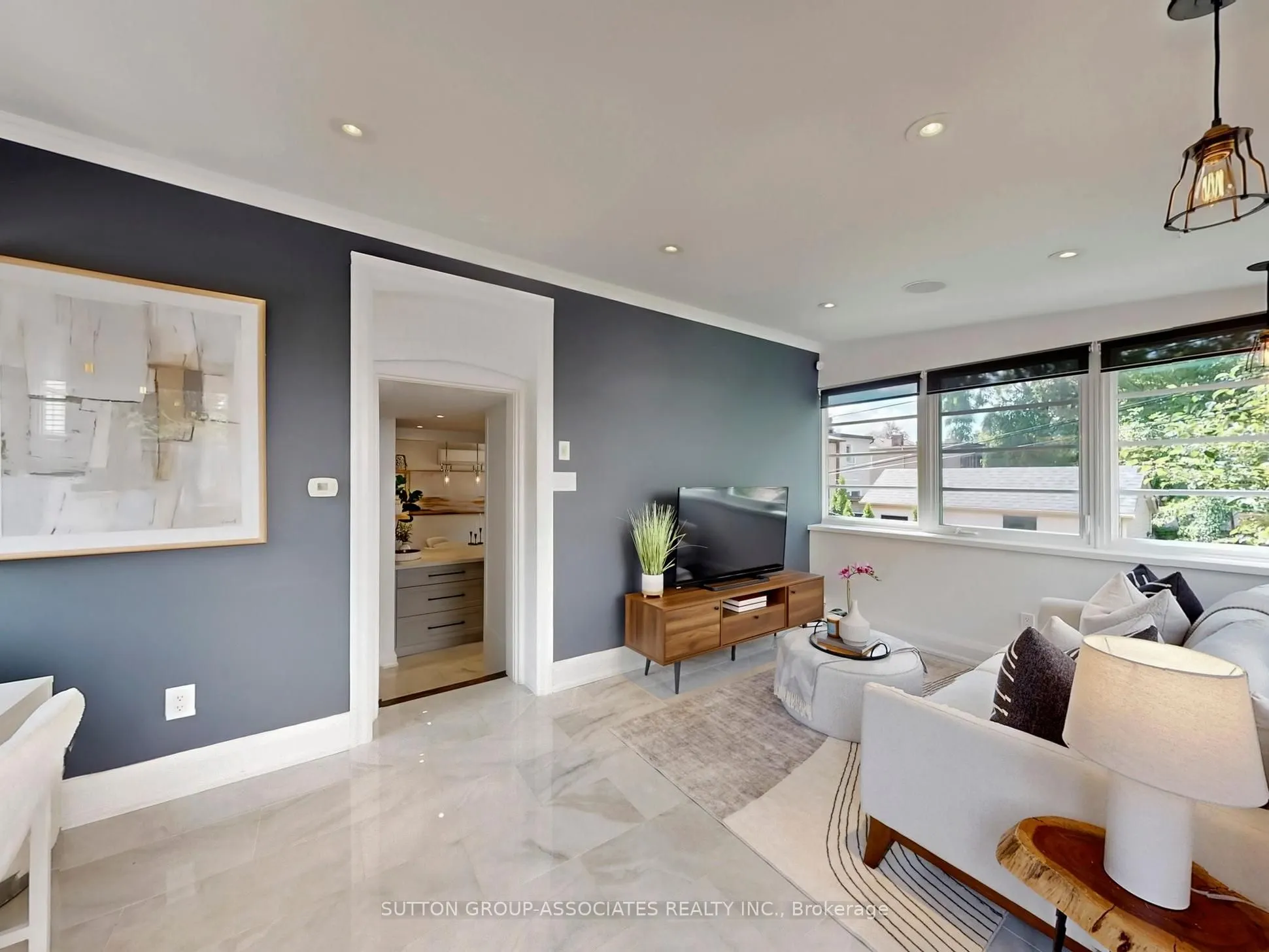246 Forman Avenue