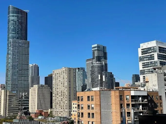 386 Yonge Street, #1708