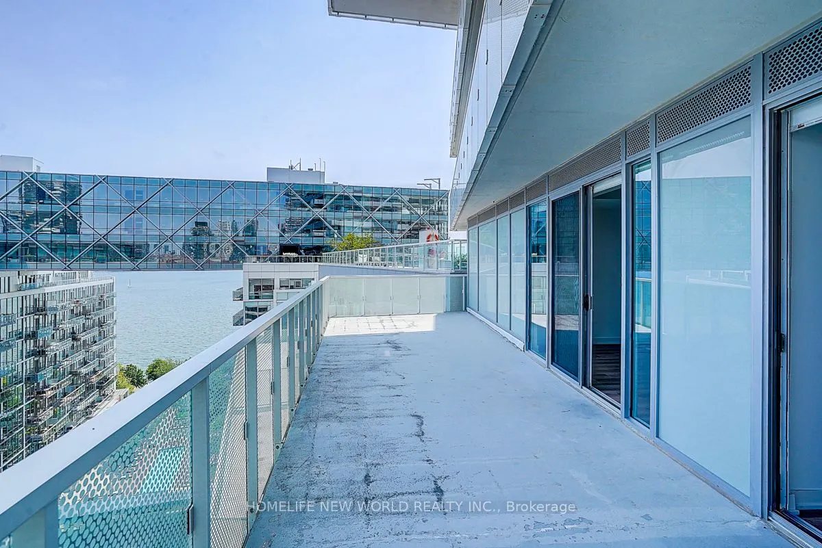 15 Queens Quay E, #1202