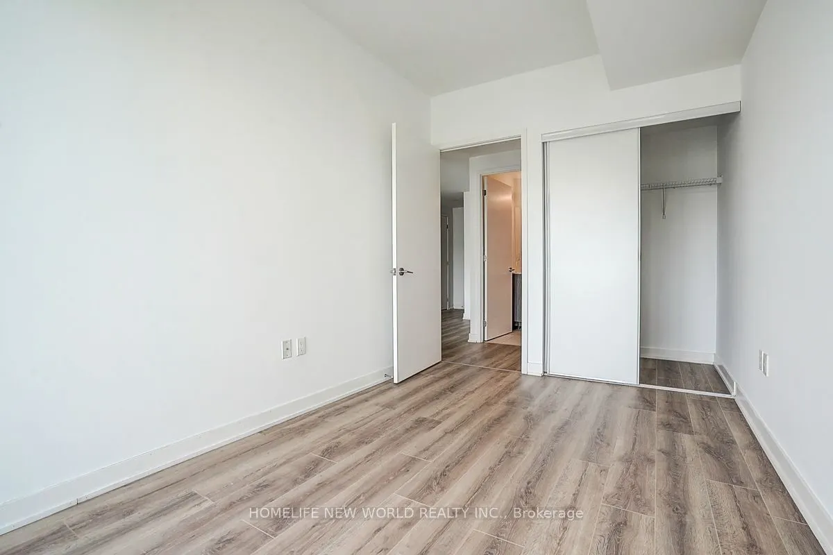 15 Queens Quay E, #1202