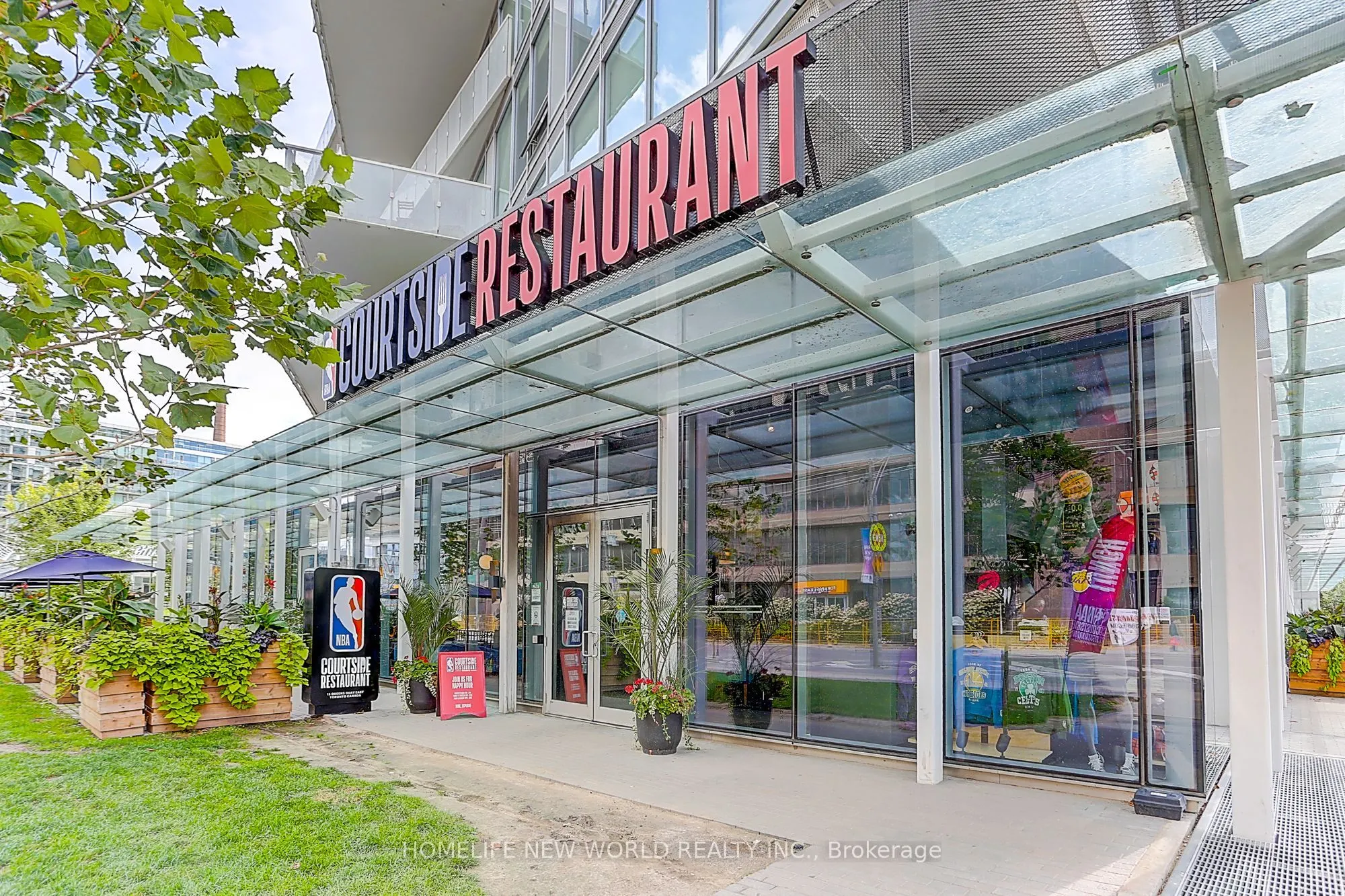 15 Queens Quay E, #1202