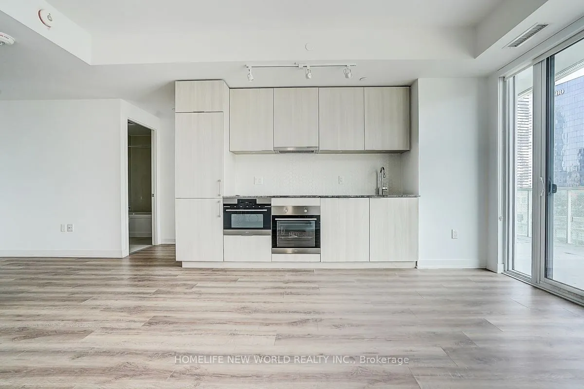 15 Queens Quay E, #1202