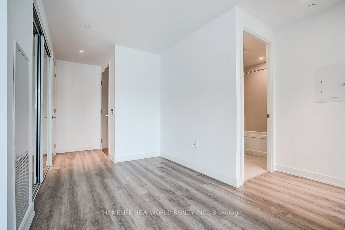 15 Queens Quay E, #1202