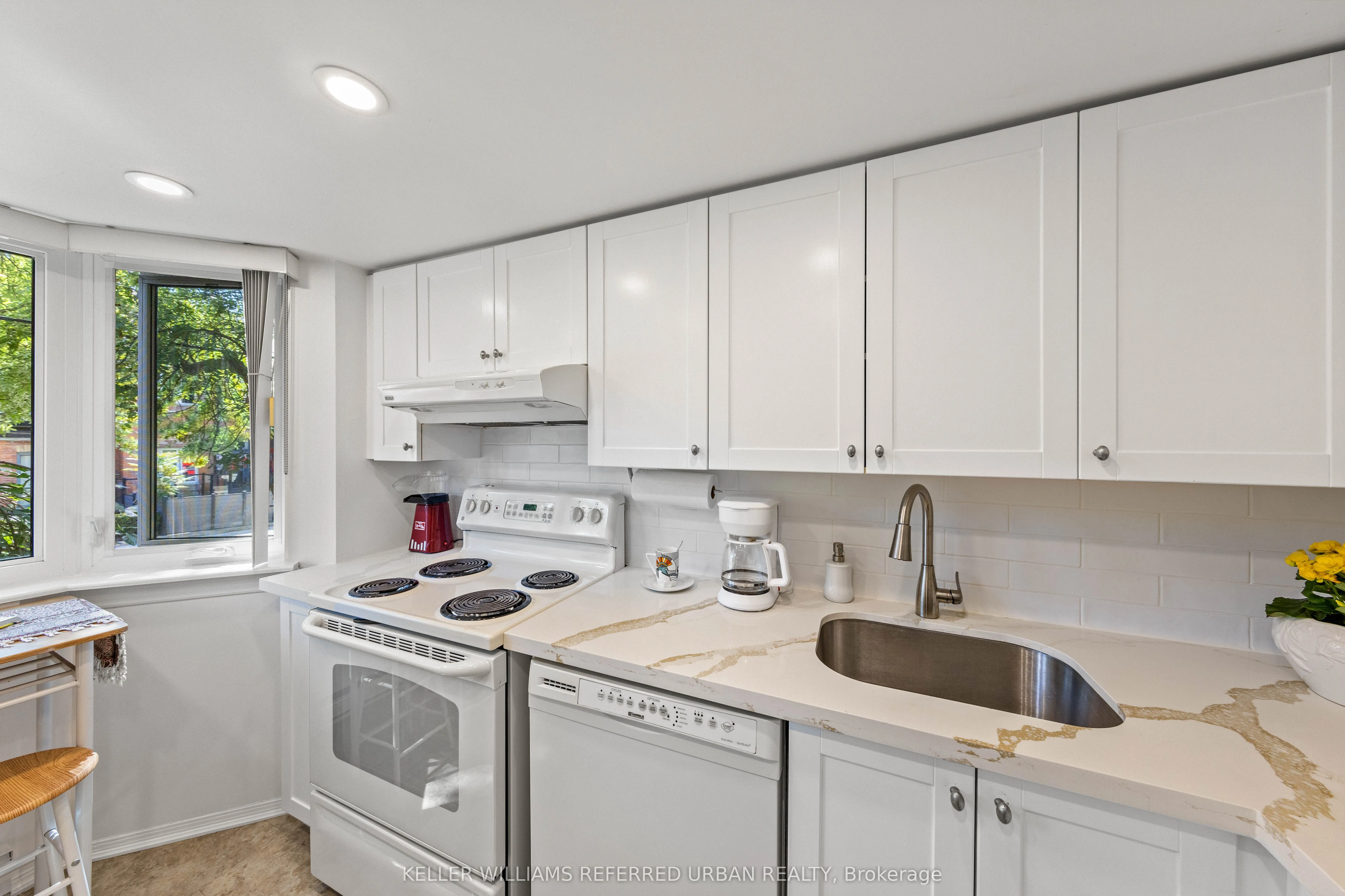 574 Wellington Street W, #618