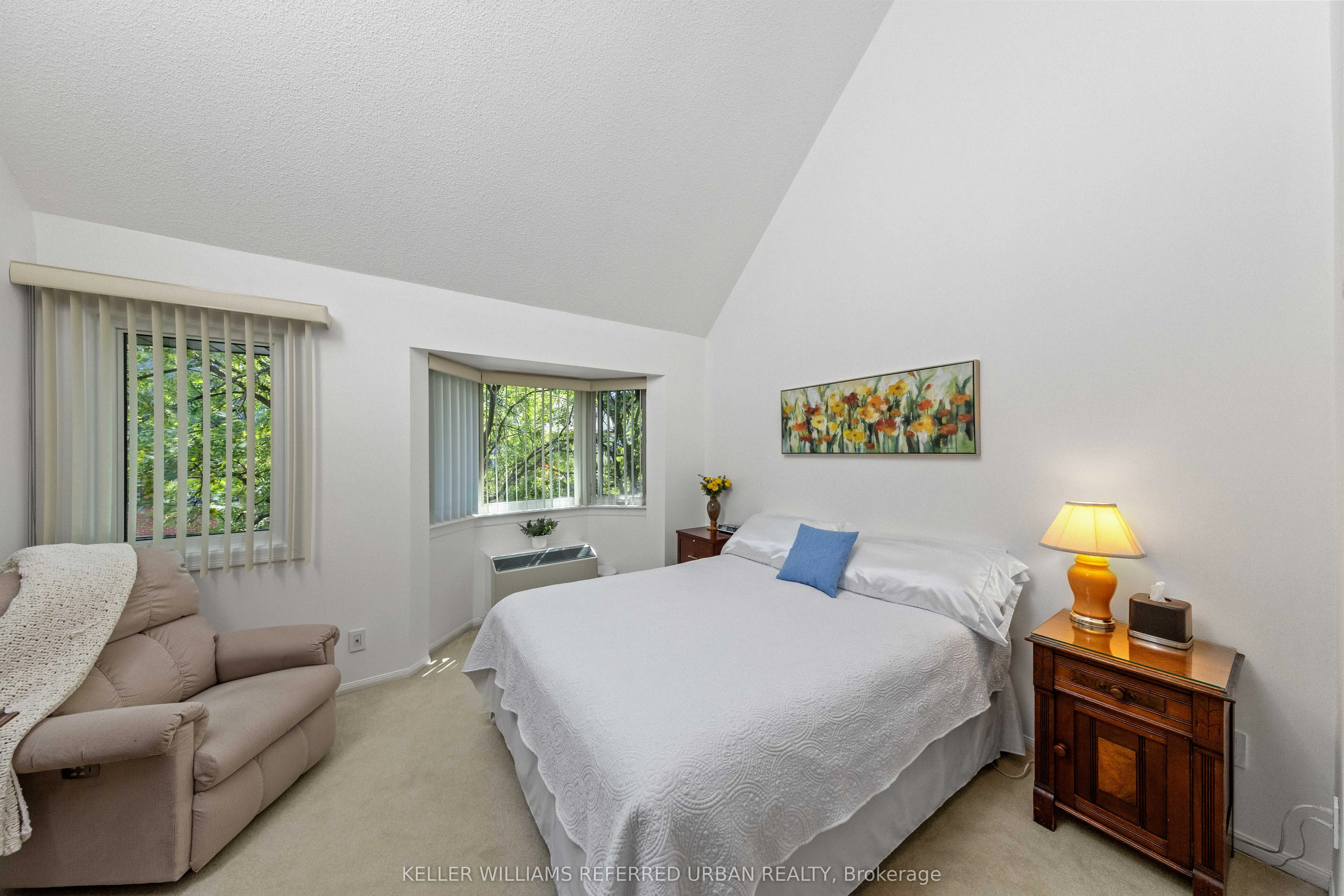 574 Wellington Street W, #618