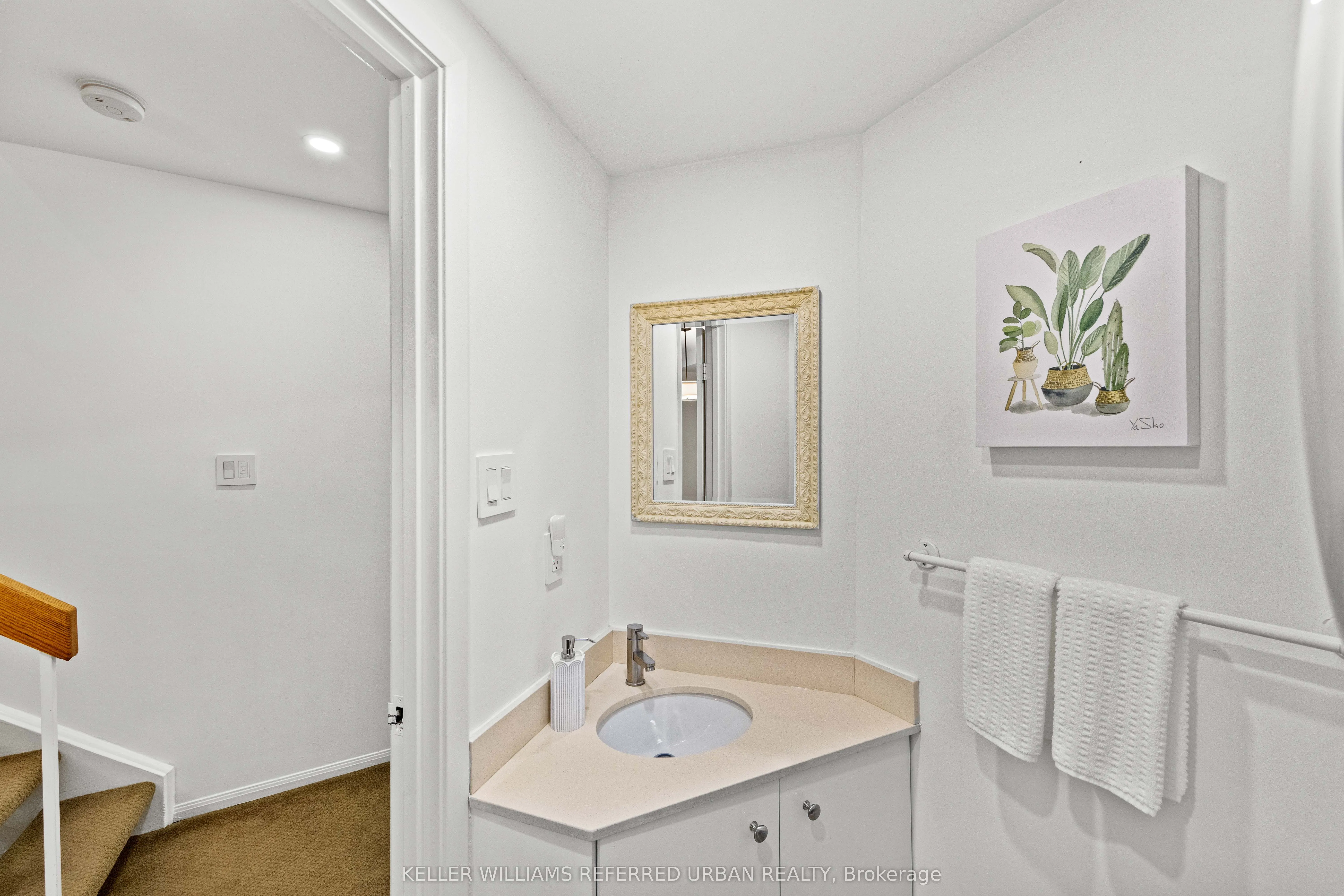 574 Wellington Street W, #618