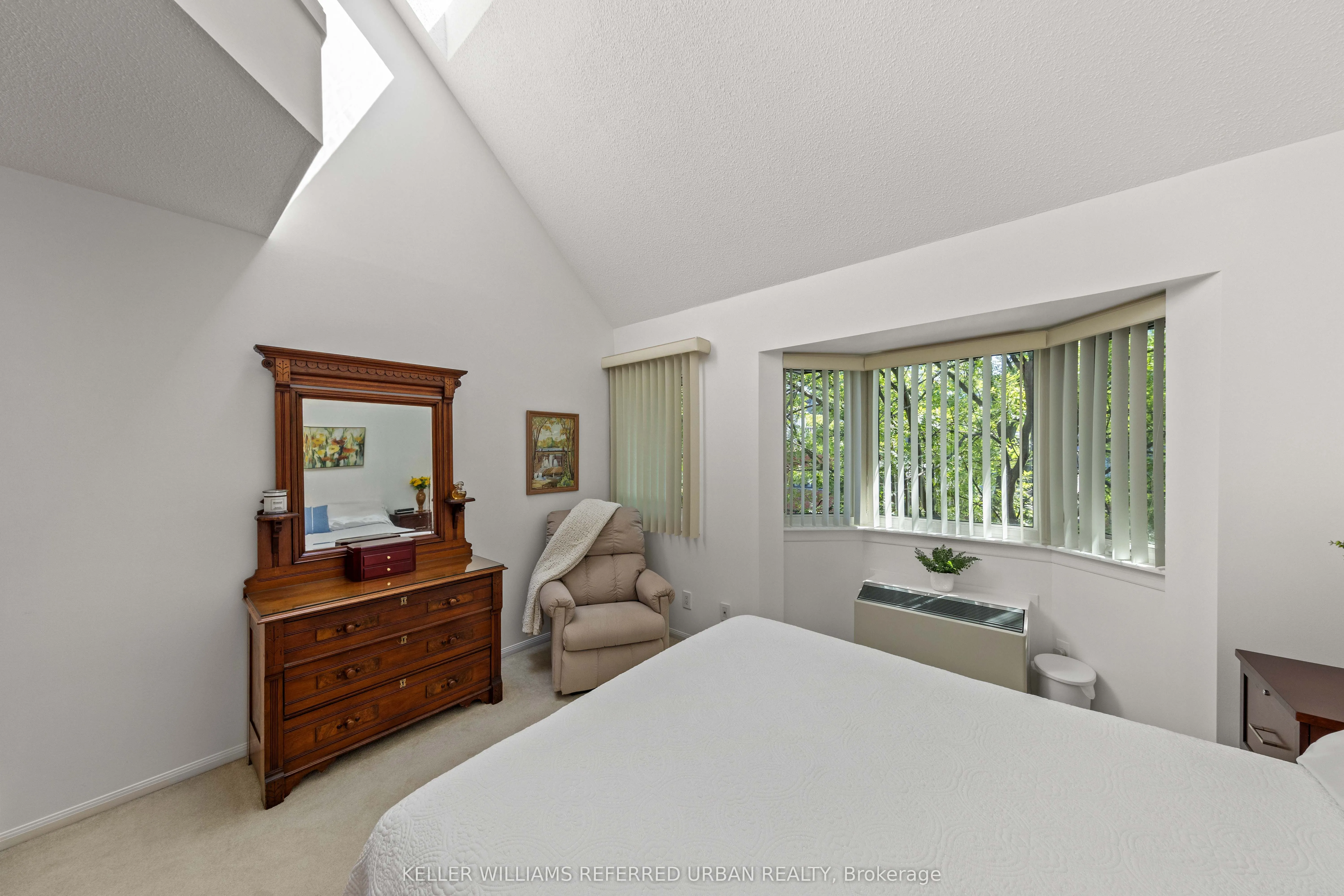 574 Wellington Street W, #618