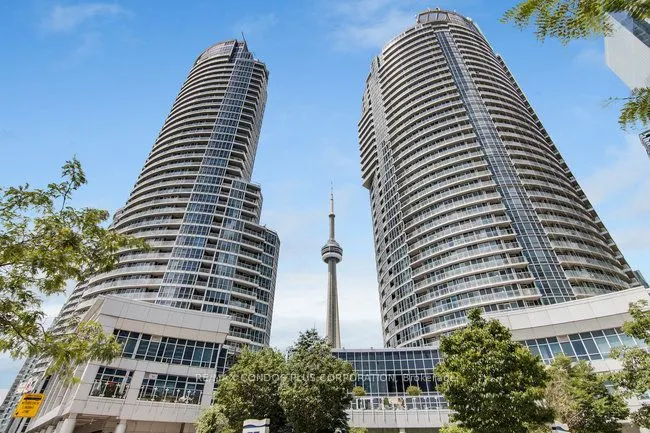 208 Queens Quay W, #3206
