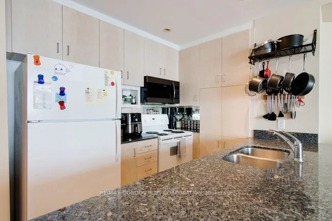 208 Queens Quay W, #3206