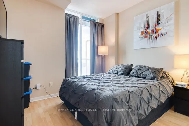 208 Queens Quay W, #3206