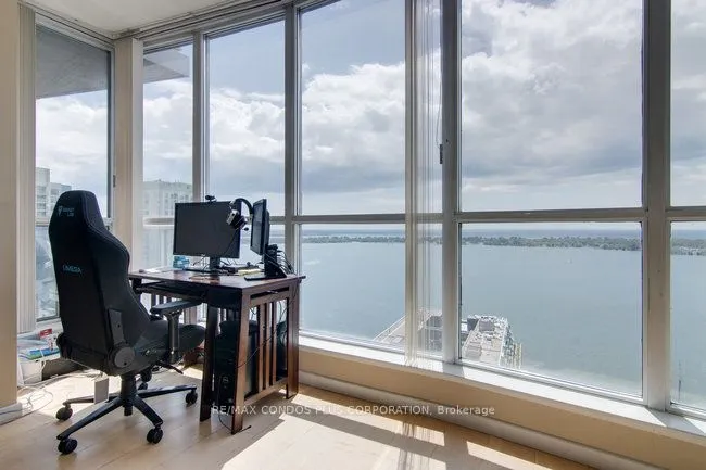 208 Queens Quay W, #3206