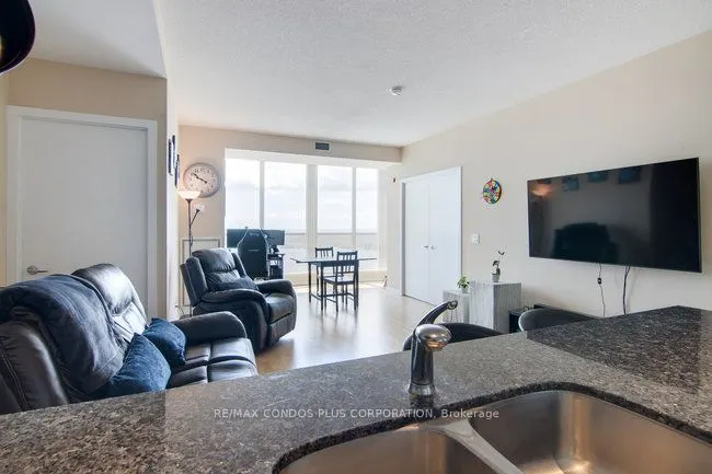 208 Queens Quay W, #3206