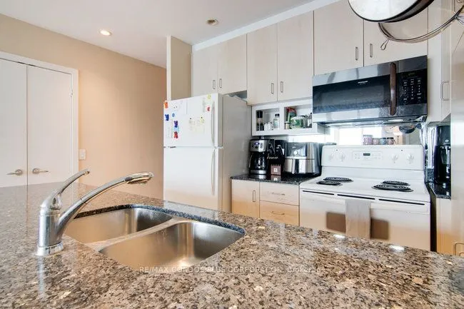 208 Queens Quay W, #3206