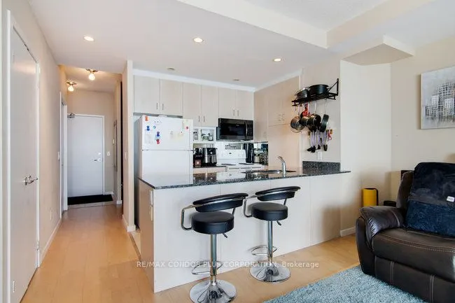 208 Queens Quay W, #3206