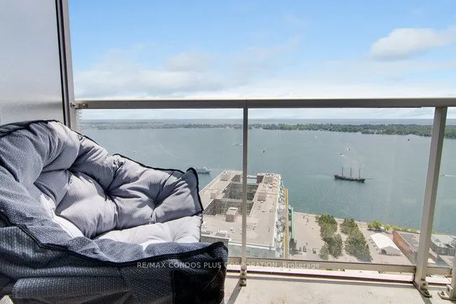 208 Queens Quay W, #3206