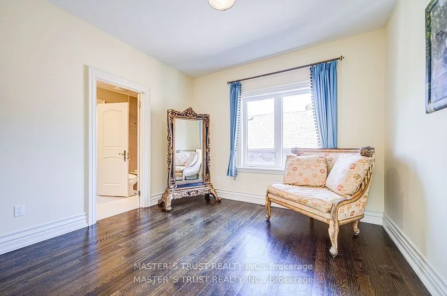 216 Parkview Avenue