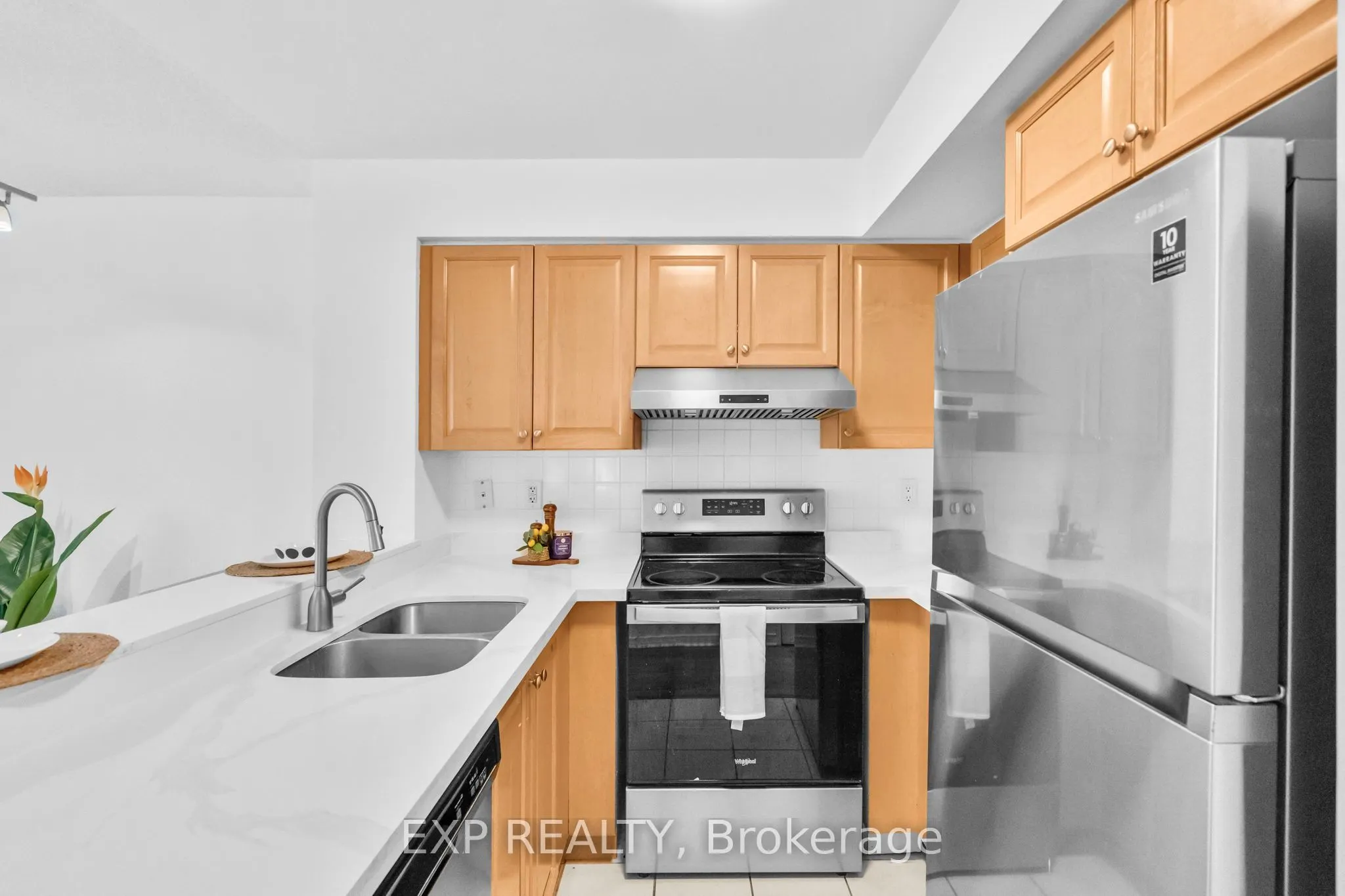 230 King Street E, #812