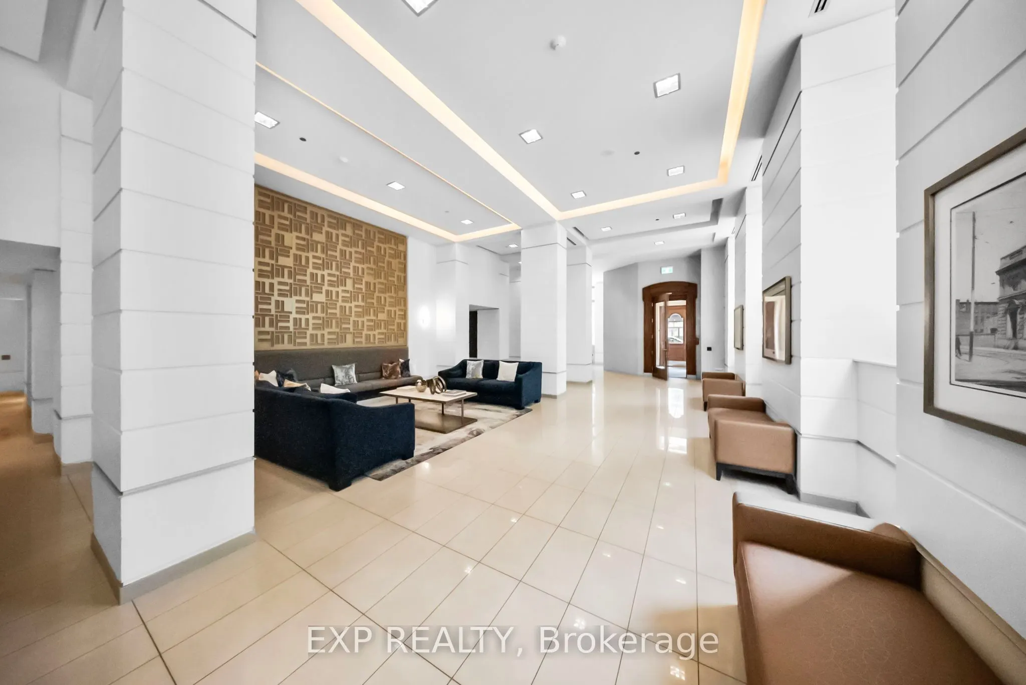 230 King Street E, #812