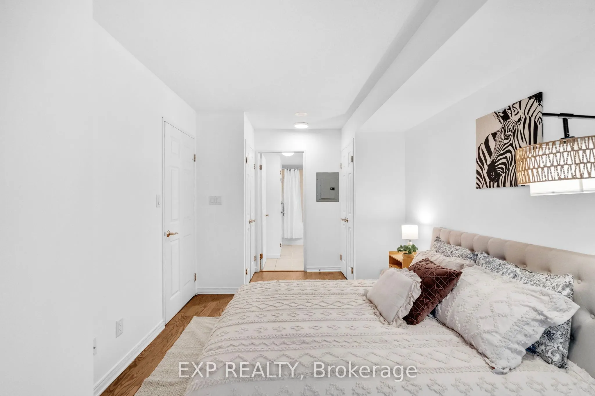 230 King Street E, #812