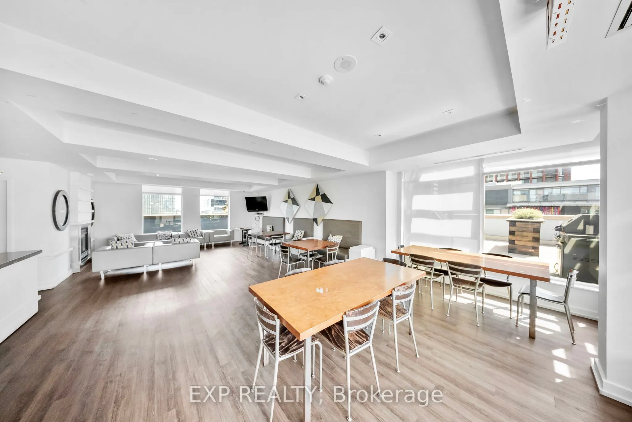 230 King Street E, #812