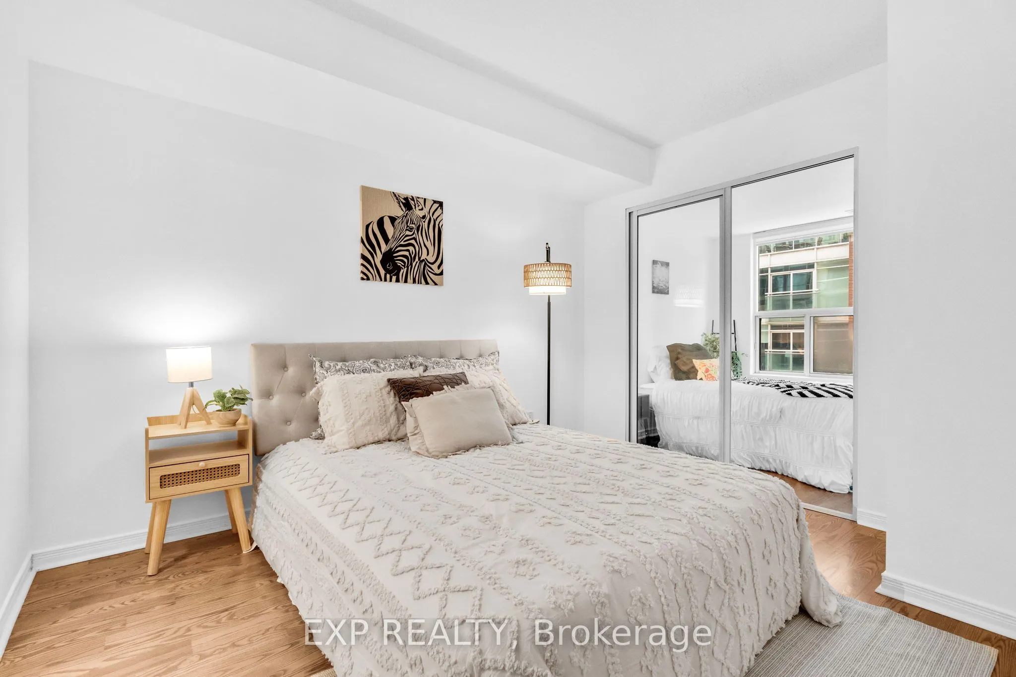 230 King Street E, #812