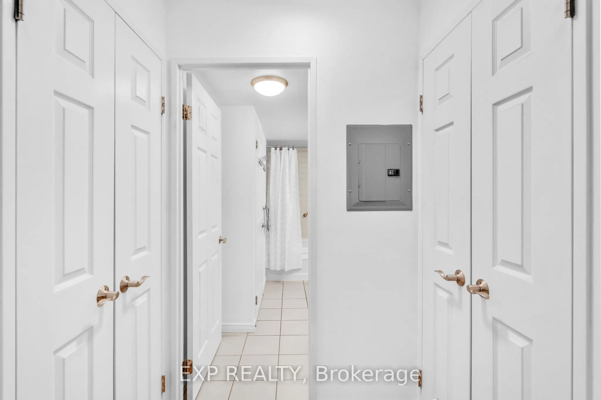 230 King Street E, #812