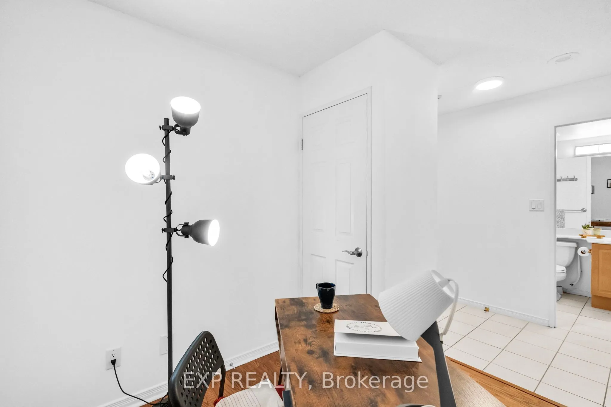230 King Street E, #812
