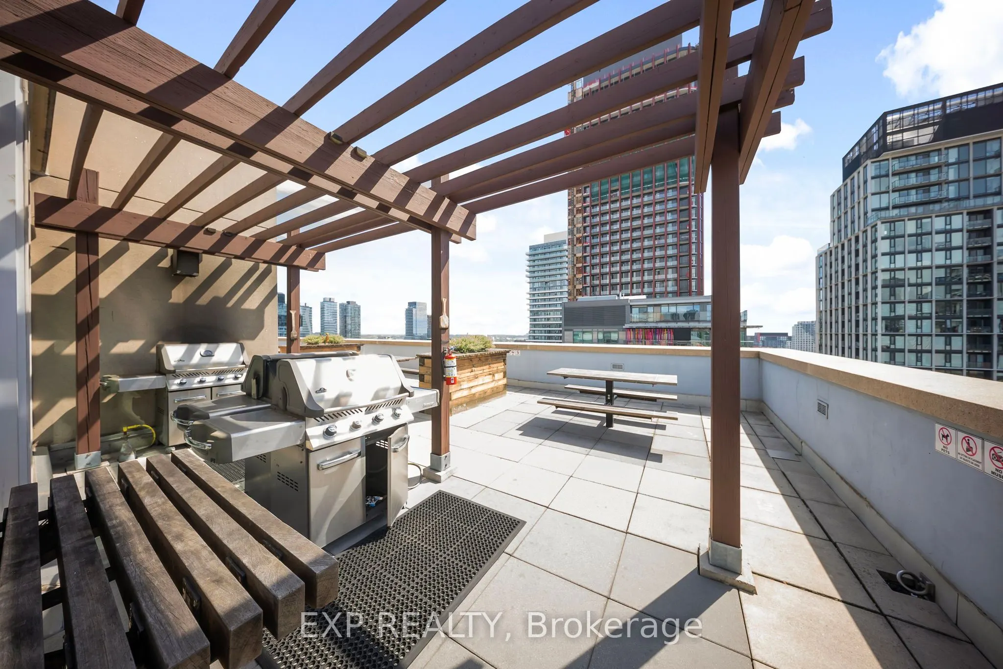 230 King Street E, #812