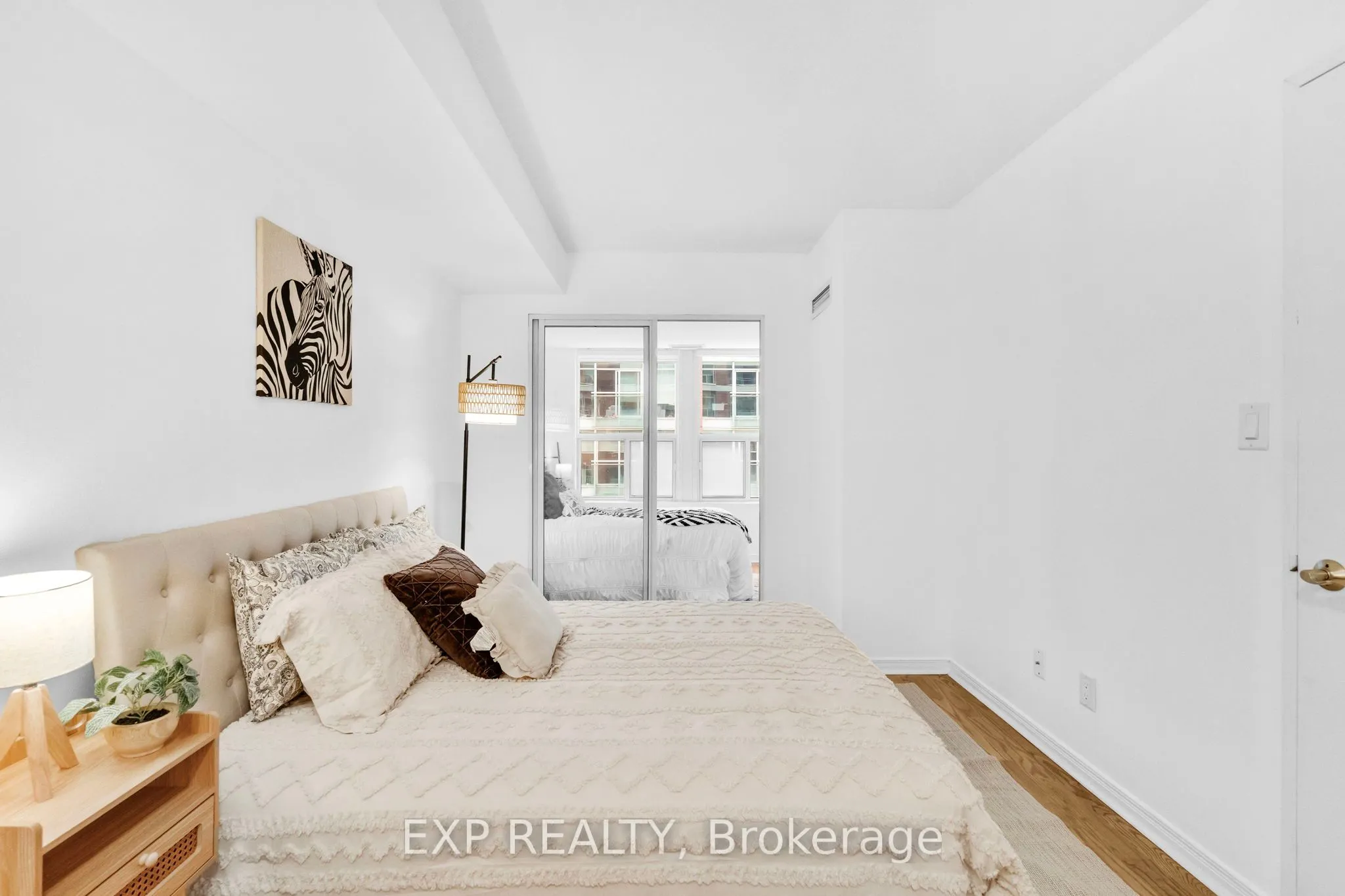 230 King Street E, #812