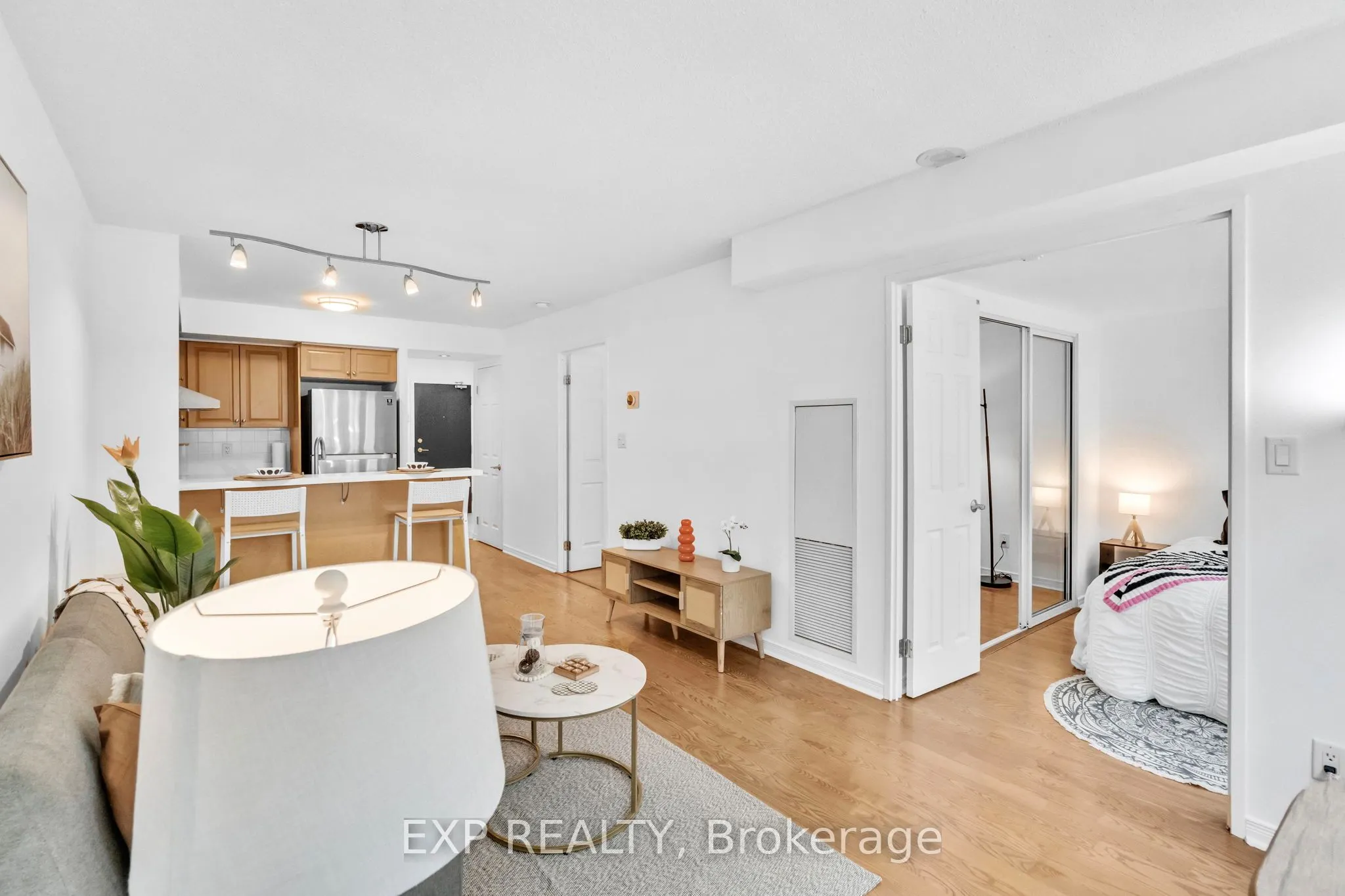 230 King Street E, #812