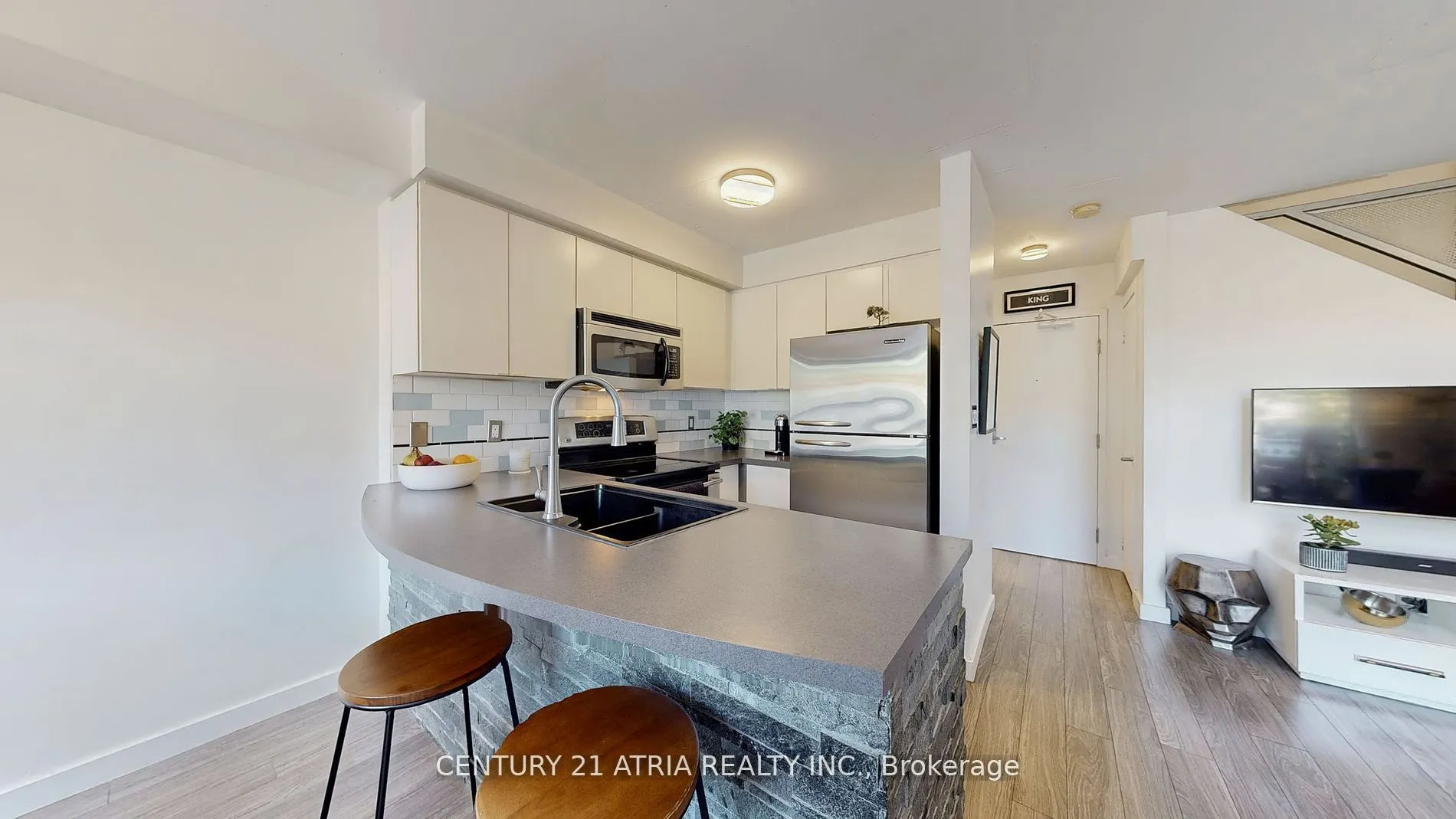 800 King Street W, #215