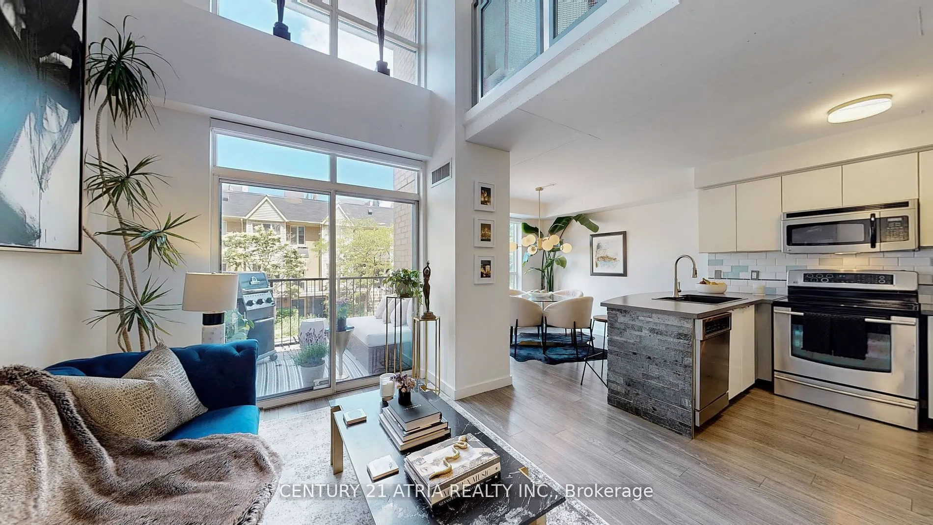 800 King Street W, #215