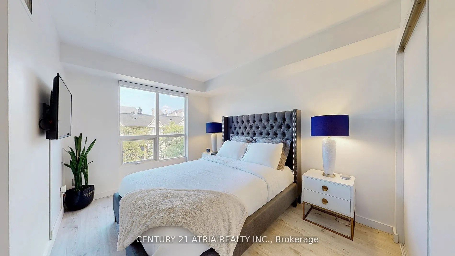 800 King Street W, #215