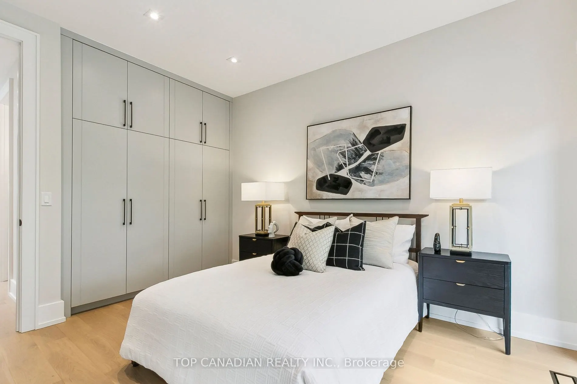 12 OTTER Crescent