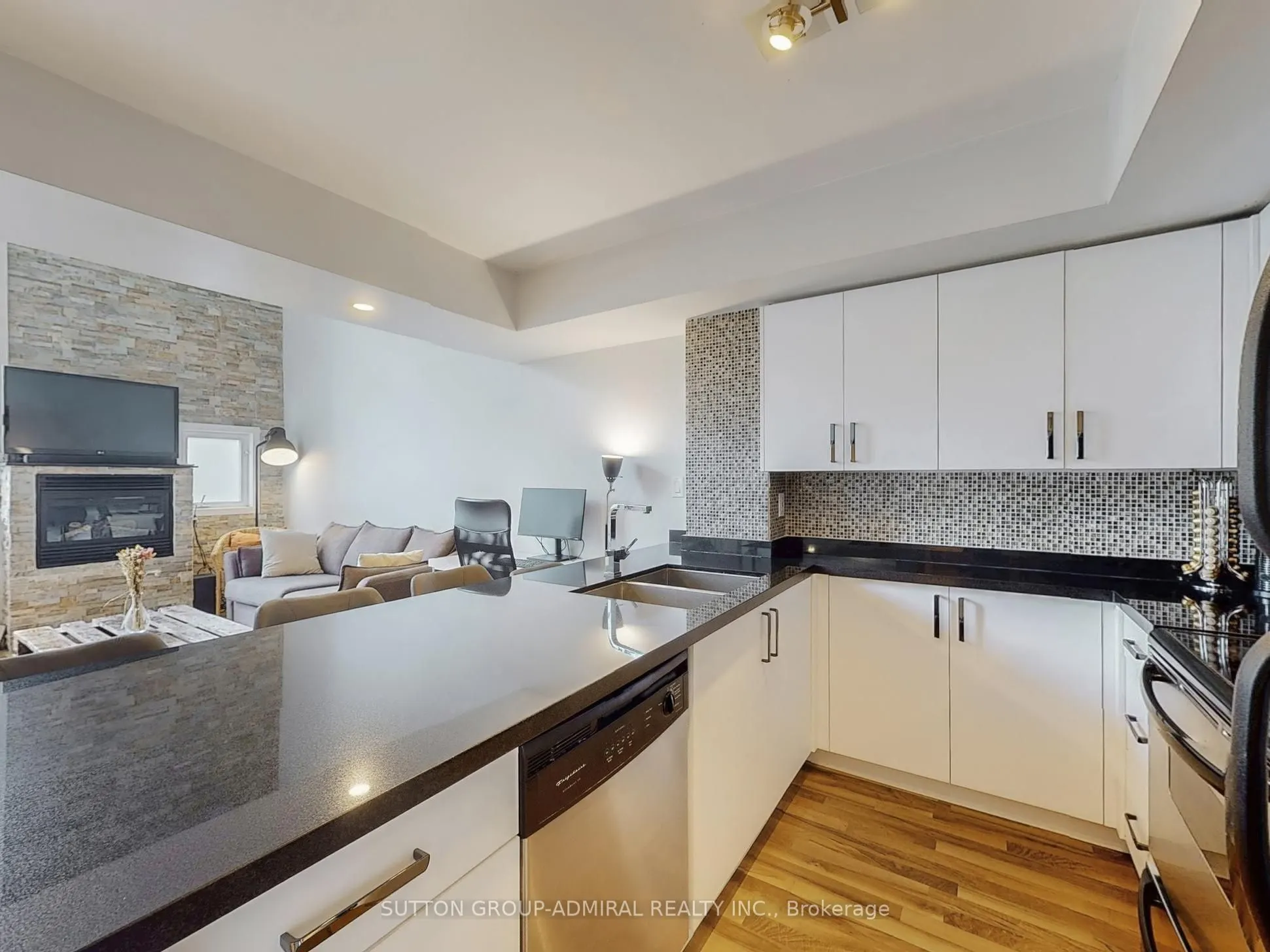 21 Earl Street, #314