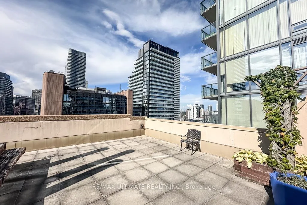 25 Grenville Street, #1010